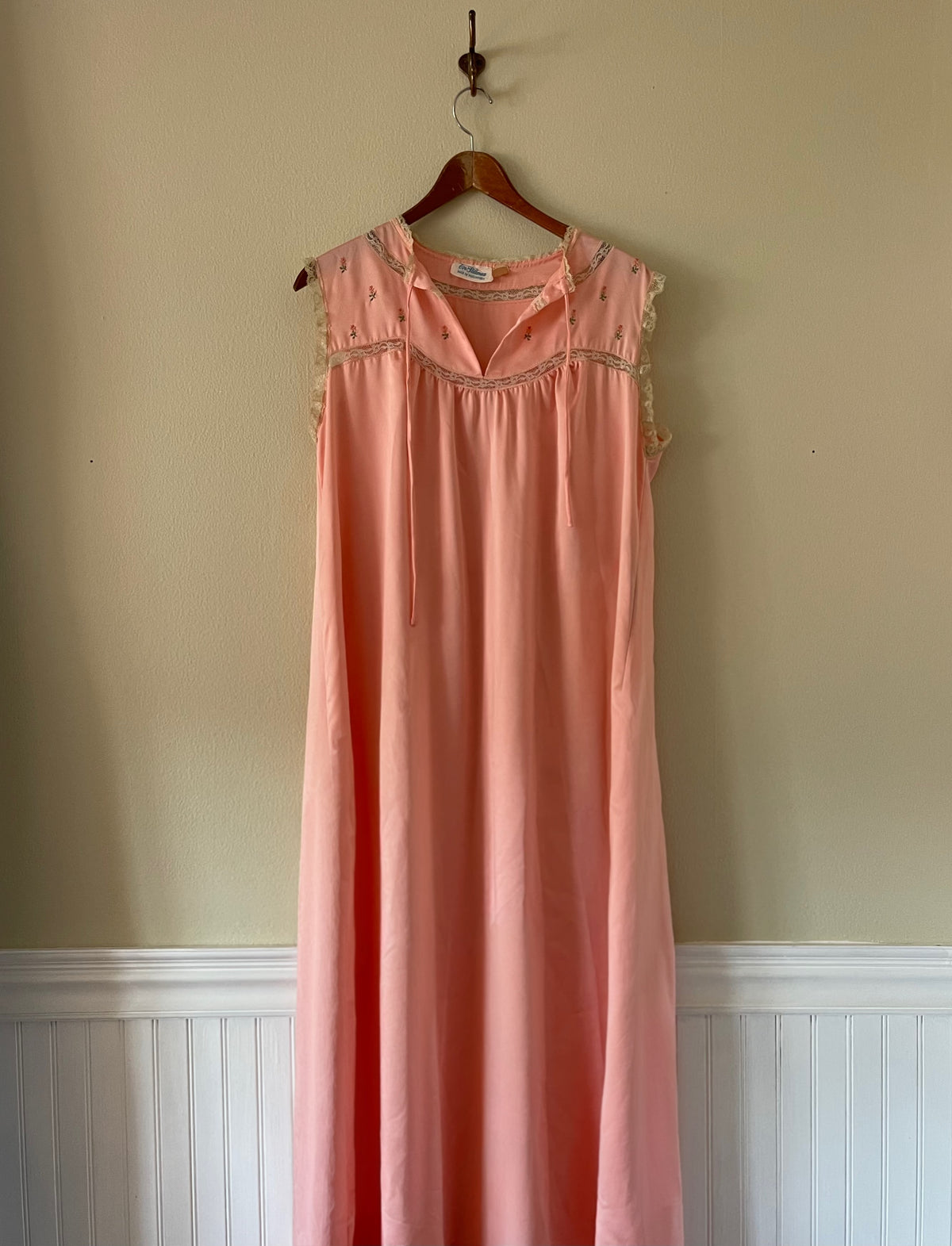 Vintage Pink Nightgown Size M